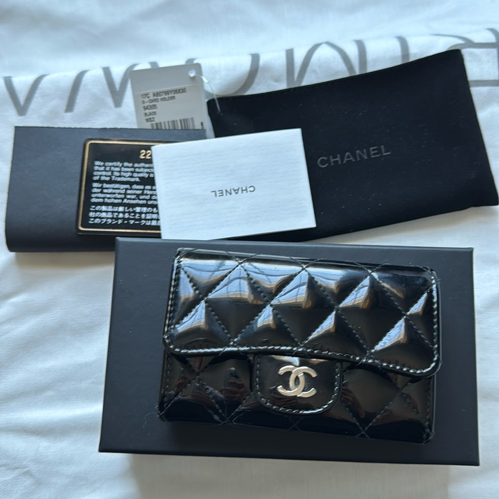 Chanel 
classic card holder 
Patent leather black wallet